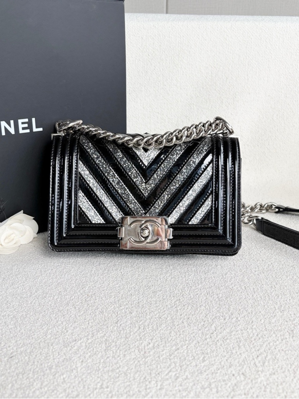 Chanel | Leboy Small Sequin Patent Chevron Black Silver | Excellent Condition - Picture 2 of 7